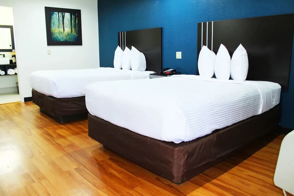 Non Smoking Two Double Beds - Image 1