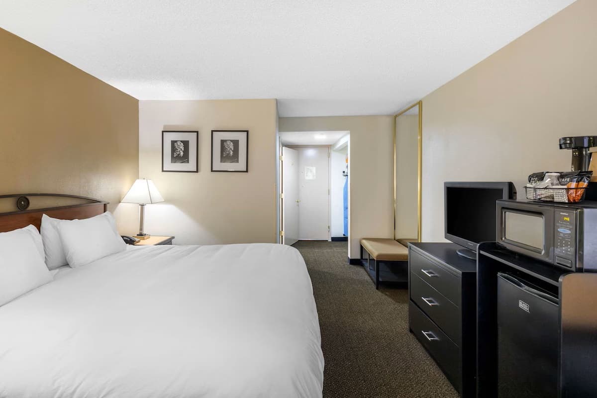Non Smoking King Bed - Image 1