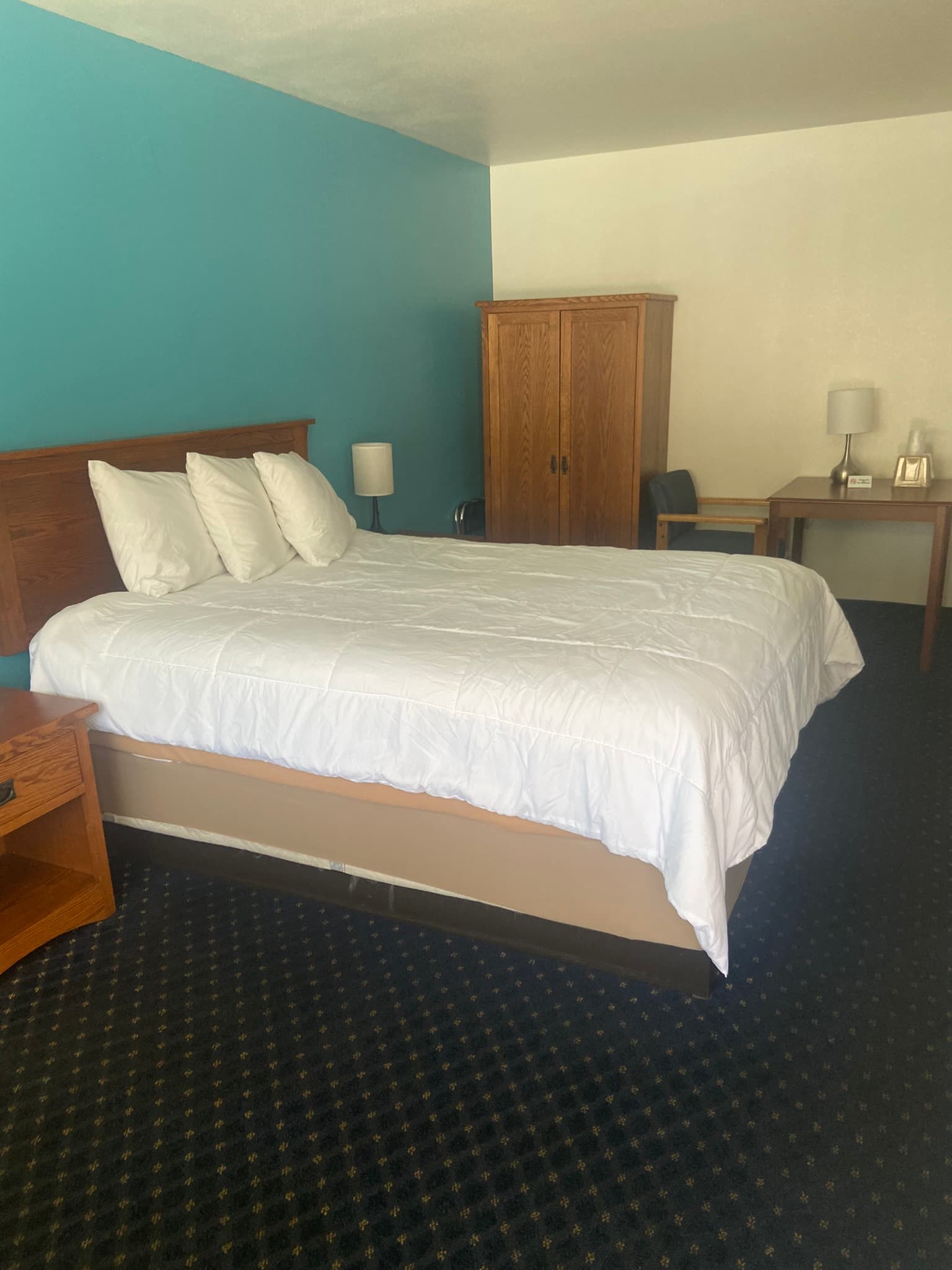 Non Smoking King Bed - Image 1