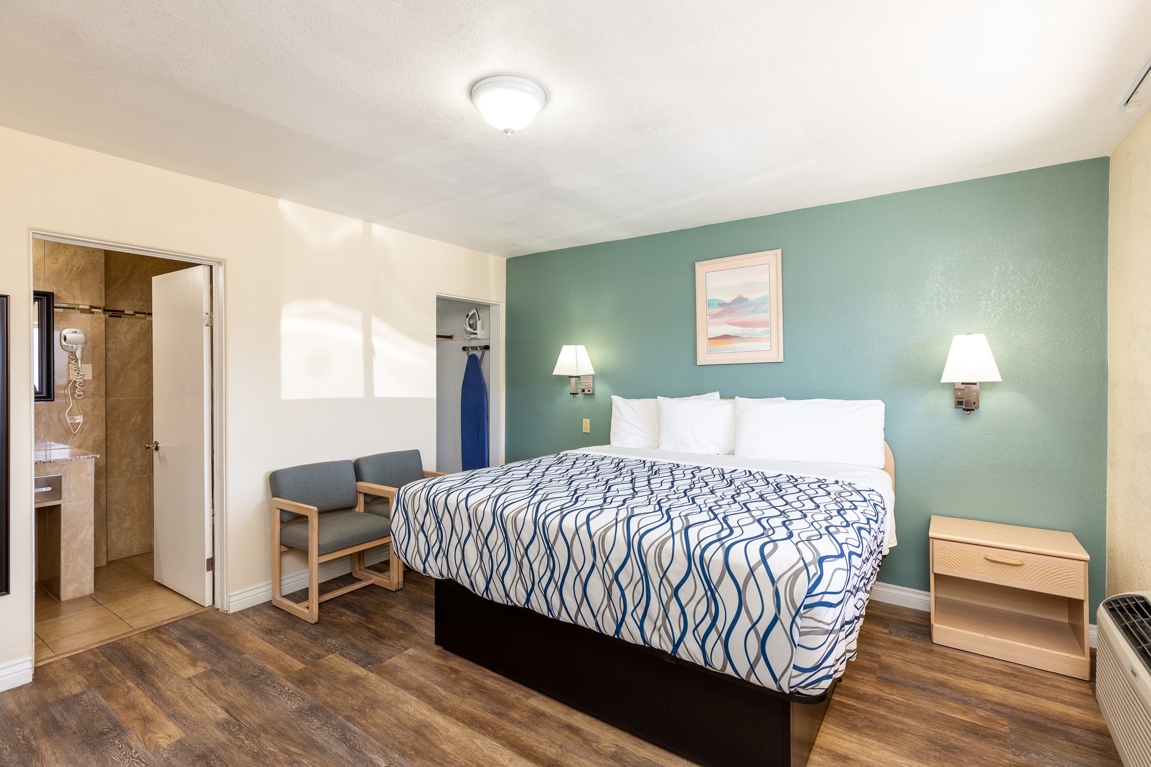 Non Smoking King Bed - Image 1