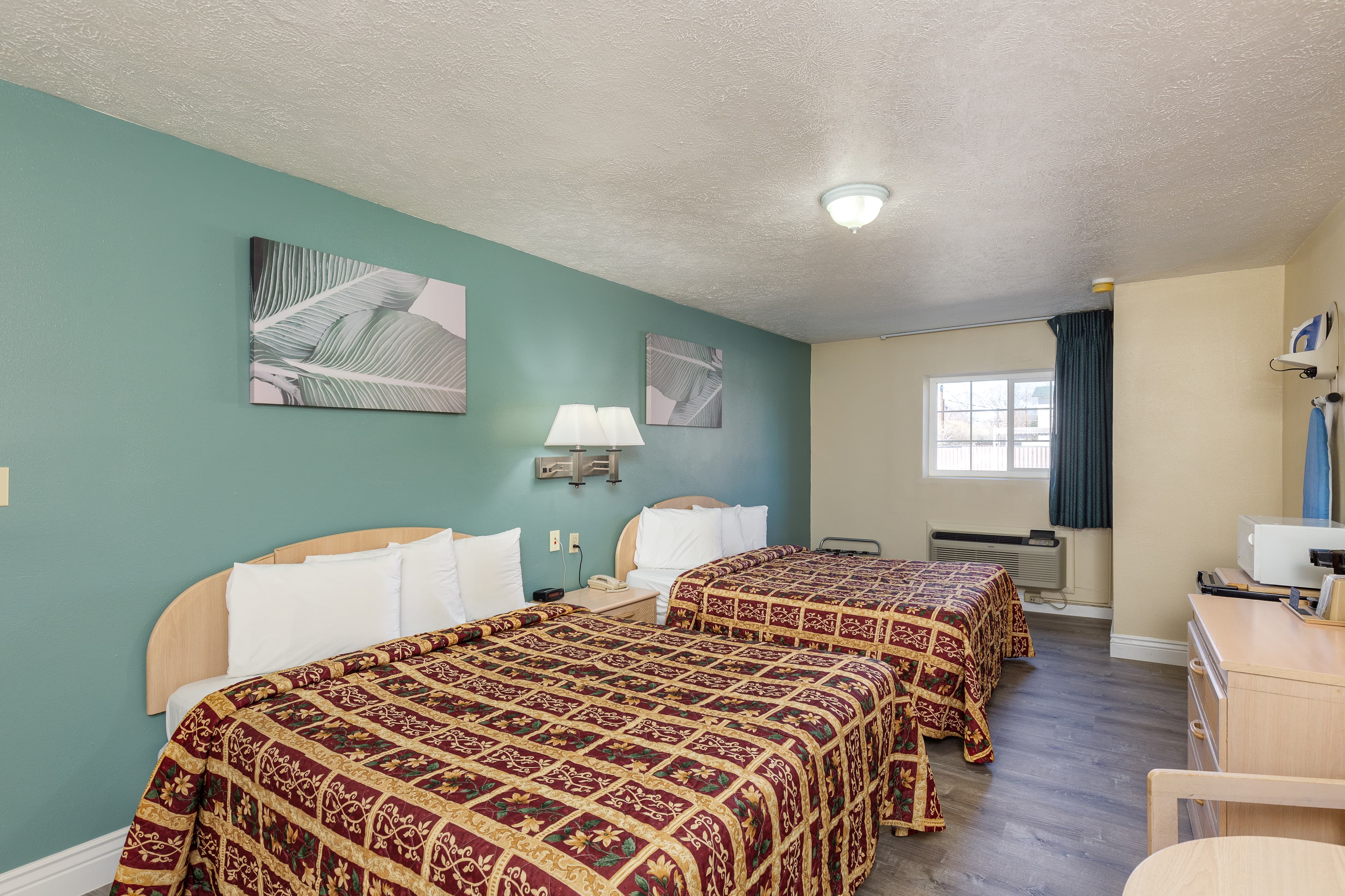 Non Smoking 2 Queen Beds - Image 1