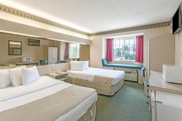 Non Smoking Two Queen Beds - Image 1