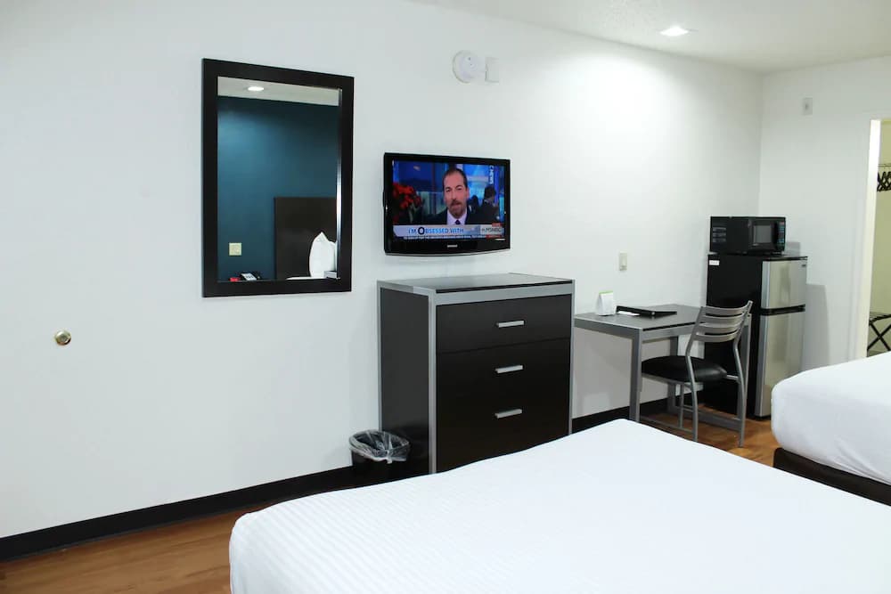 Non Smoking Two Double Beds thumbnail 3