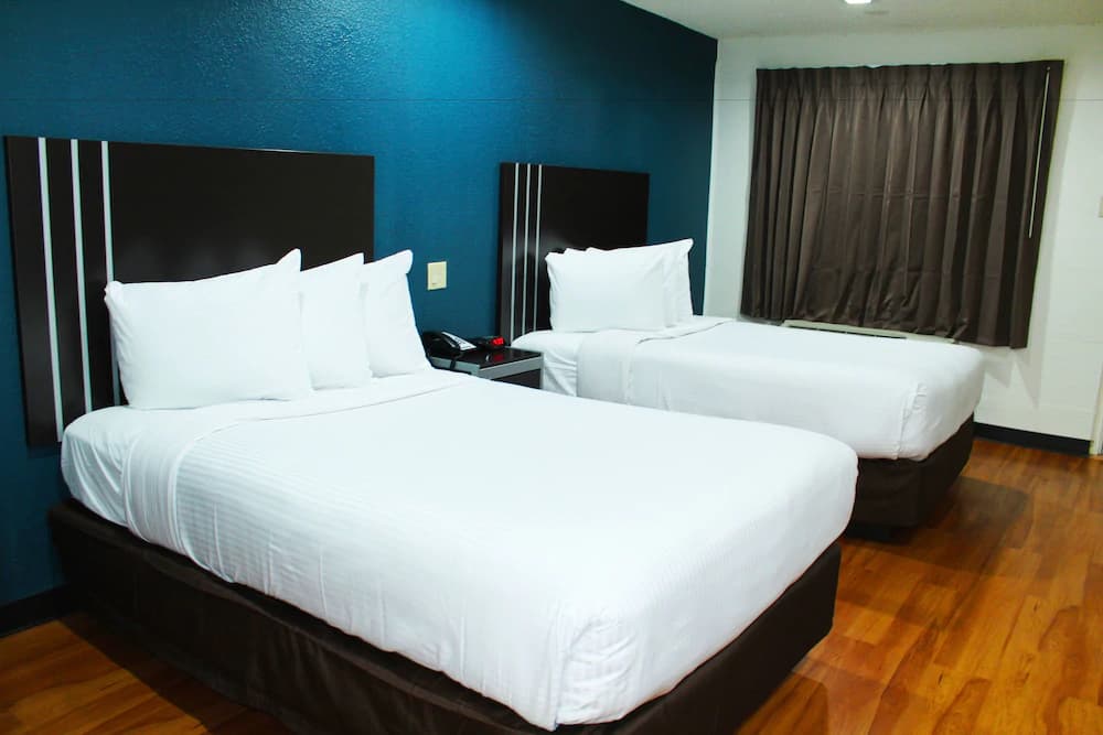 Non Smoking Two Double Beds thumbnail 2