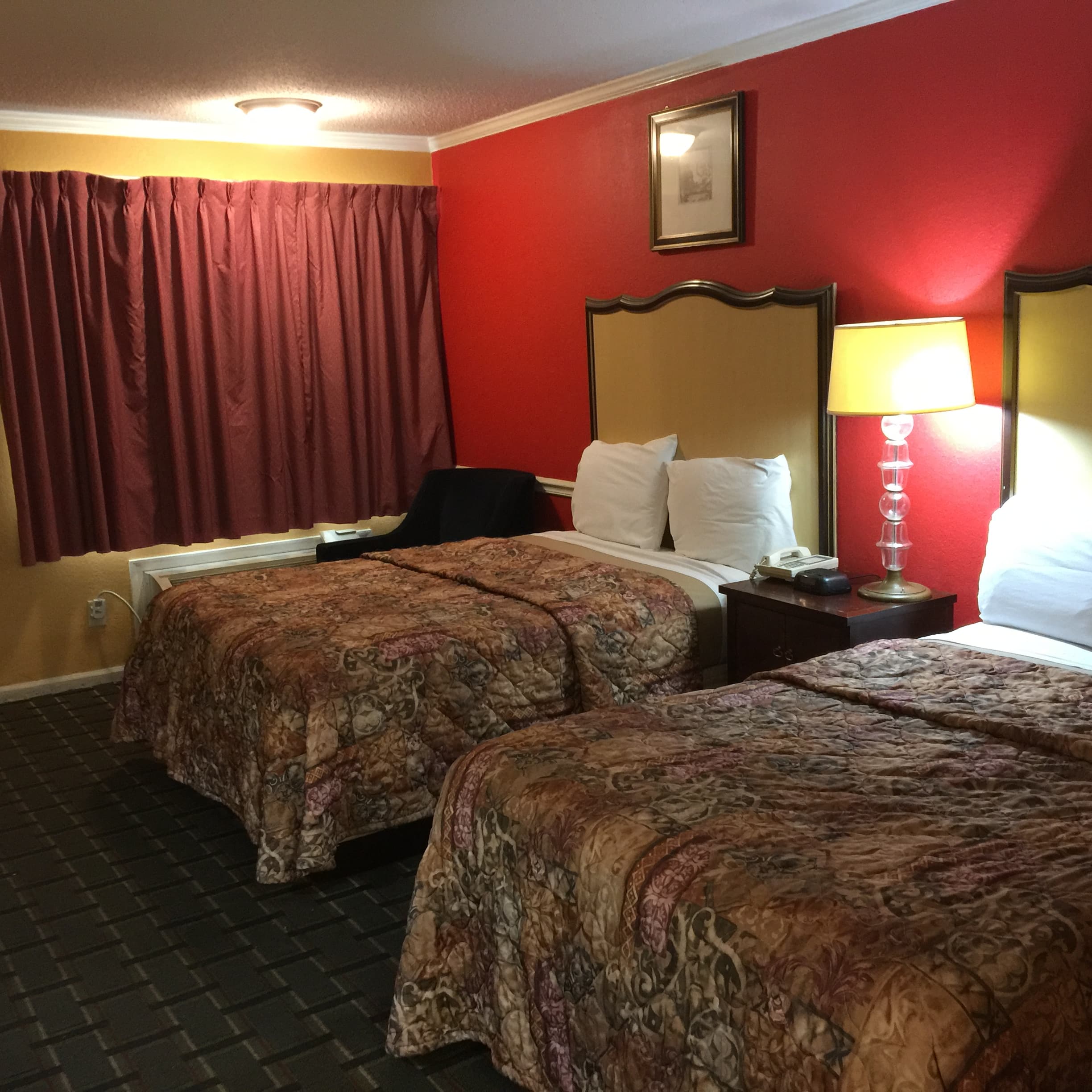 Smoking Double Bed w Kitchenette - Image 1