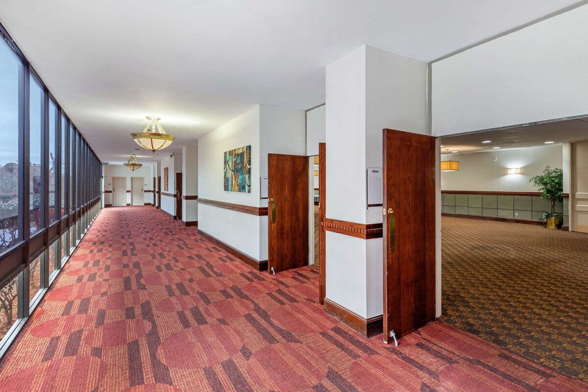 Hallyway