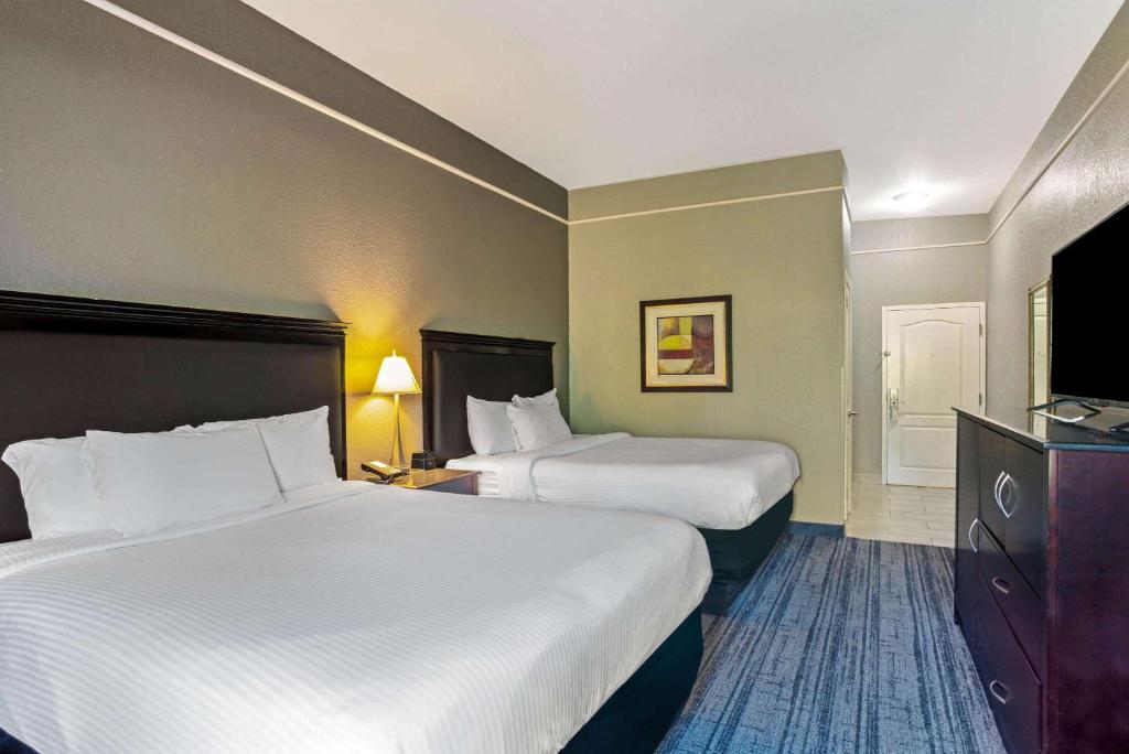 Non Smoking 2 Queen Beds